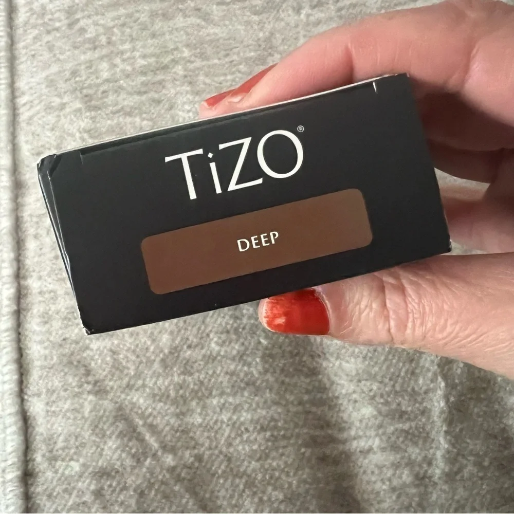 Deep Colored Tizo Tinted Moisturizing Serum SPF 30 Dark Brown It#EG1